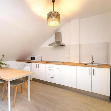 Ct 231 - Center - Floor Ii Apartment *